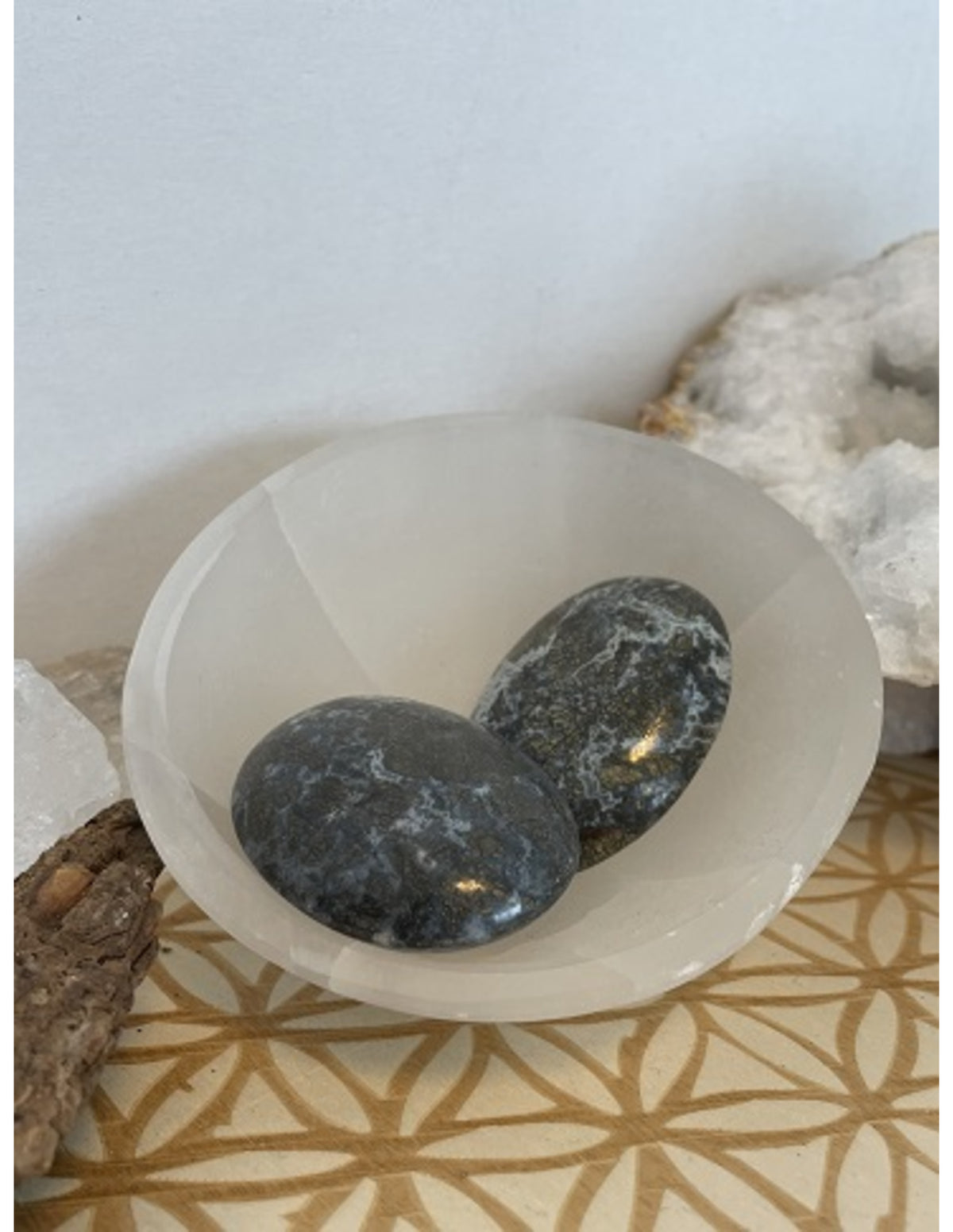 Kalcedon ficksten med pyrit, blå och guld, ca 5 x 4 cm