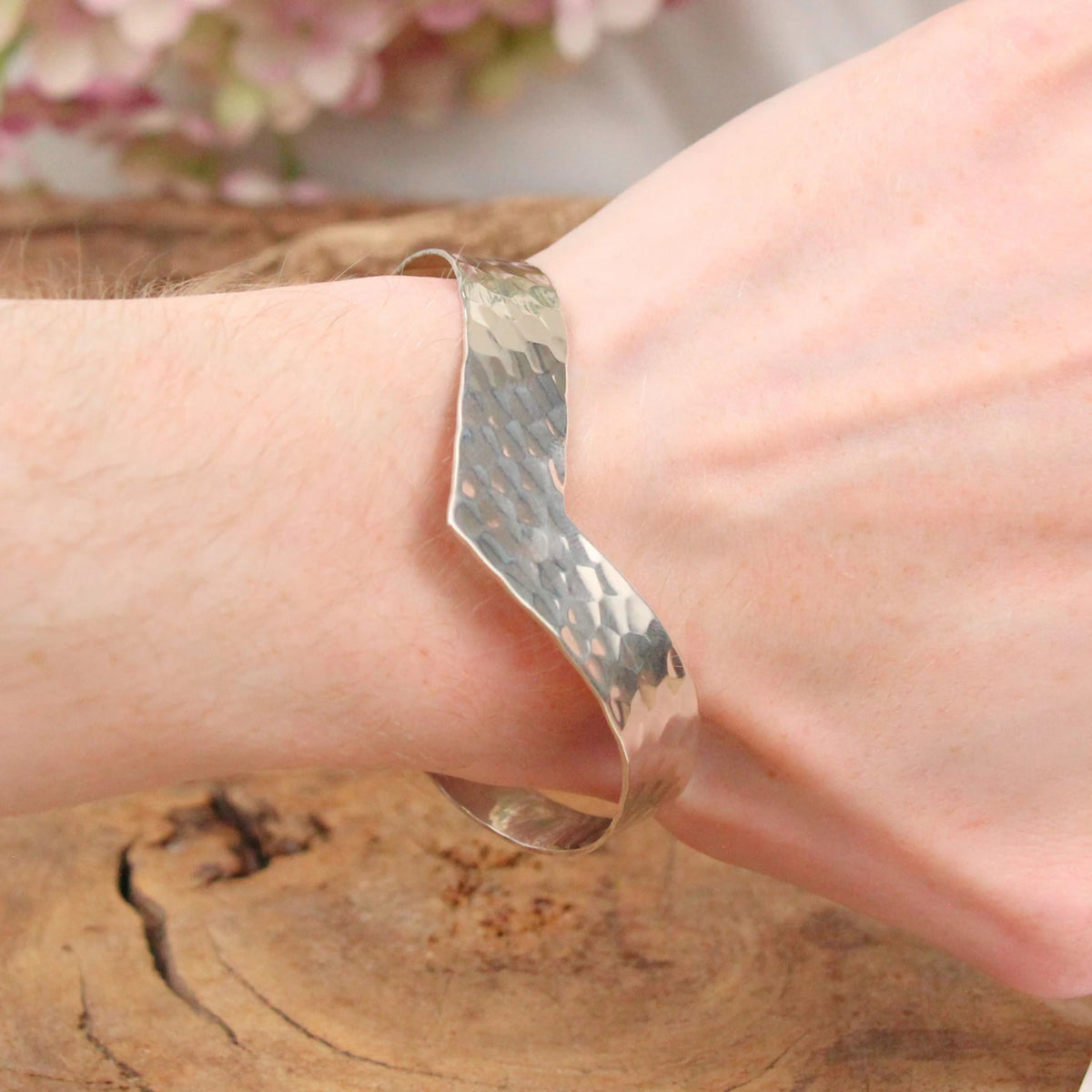 Silver armband, hamrad bangle, 925 sterling, 7,6 x 5,5 cm